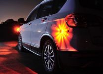 signalizační disk na autě