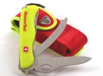 Victorinox RESCUE TOOL s pouzdrem - Nošení nože v zásahovém oděvu je možné buď v kapse zásahového kabátu Fireman, nebo v originálním pouzdře na hasičském opasku, na opasku kalhot PS II, nebo (díky dostatečně dimenzovaném oku originálního pouzdra) na zásahovém hasičském opasku (ochranném polohovacím pásu). Pouzdro umožňuje pohodlné nošení nože.